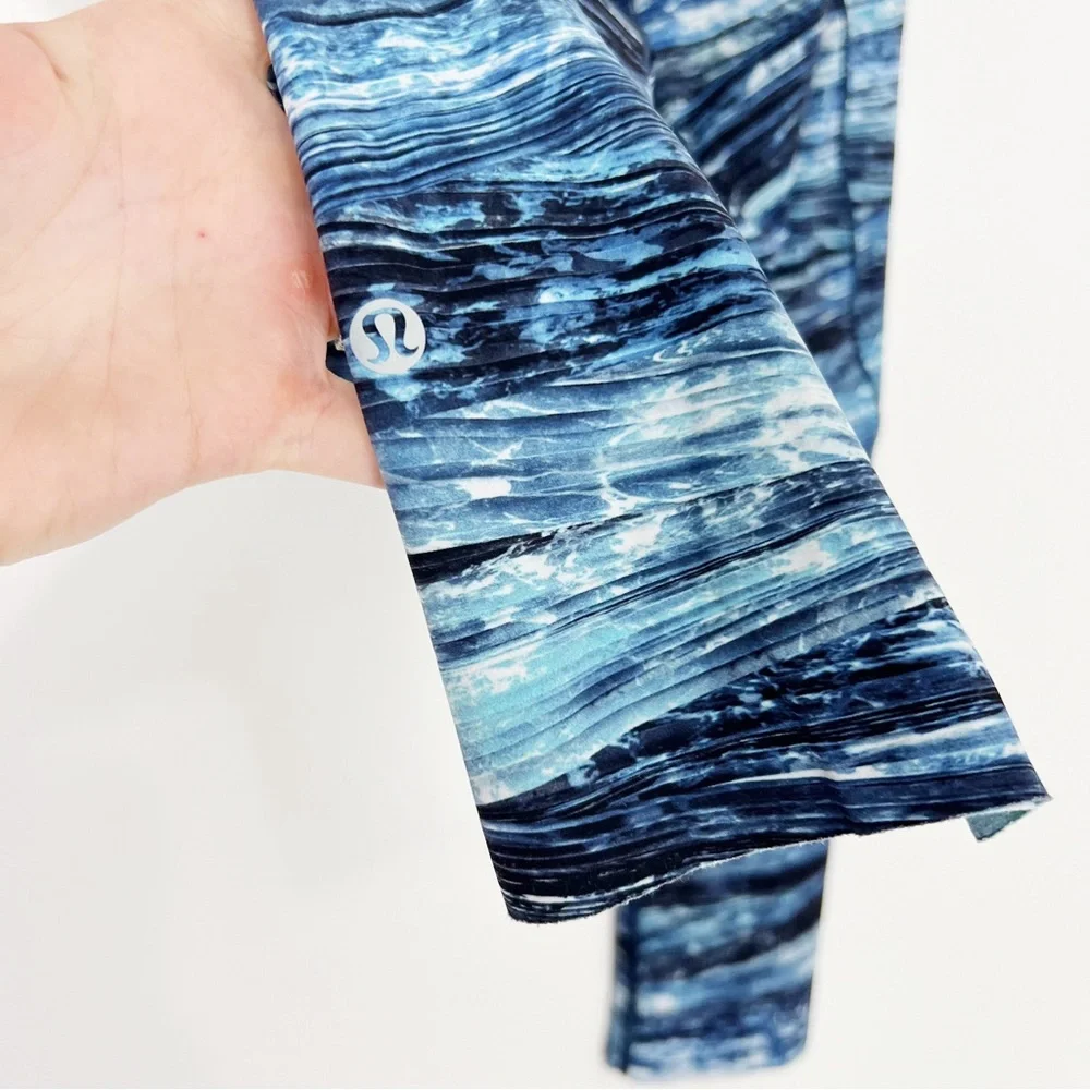 Lululemon Fast and Free Crop in Shorelines Multi Blue Size 4